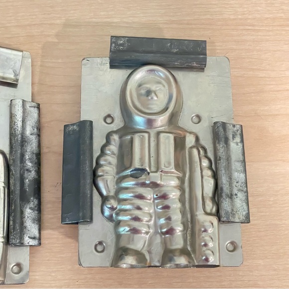 Vintage Astronaut & Spaceship Rocket Ship Chocolate Candy Making Mold Space - Picture 3 of 13